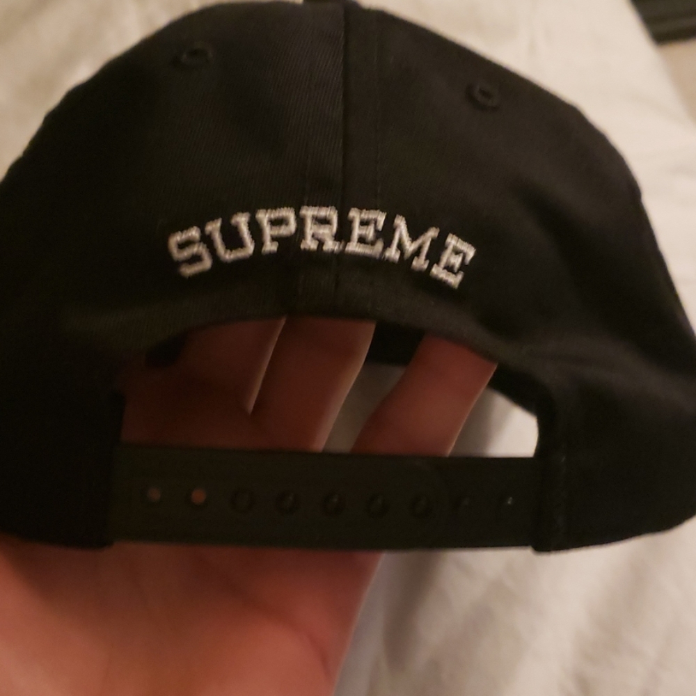Supreme hat - Picture 3 of 3